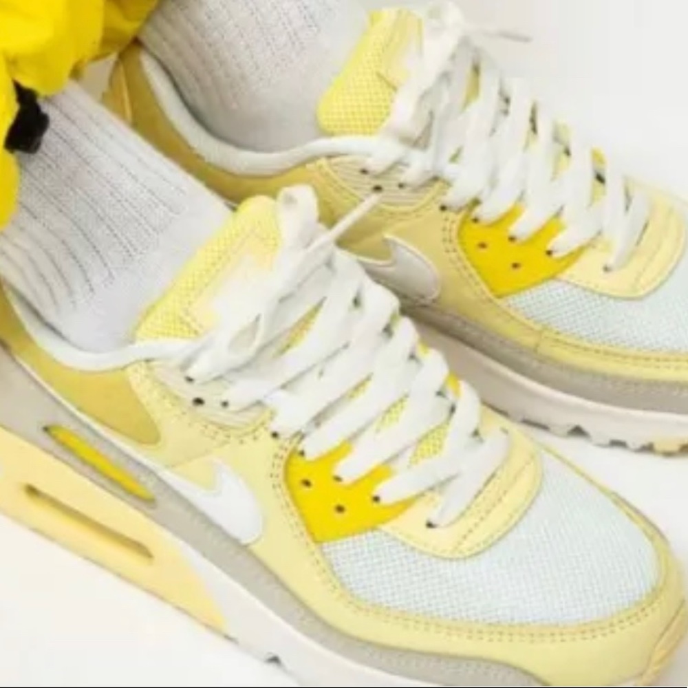 Nike Air Max 90 SE Princess Charming Yellow DJ5198-100 Women's Sizes - Picture 9 of 9